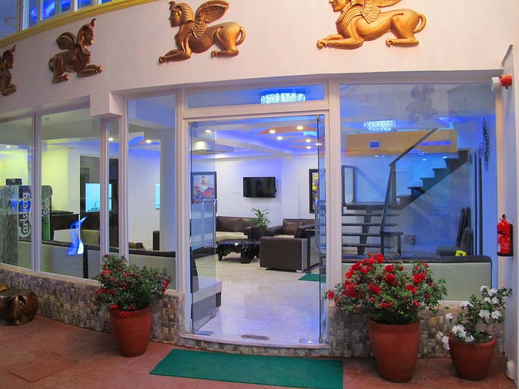 Royal Penguin Boutique Hotel & Spa Kathmandu Exterior foto
