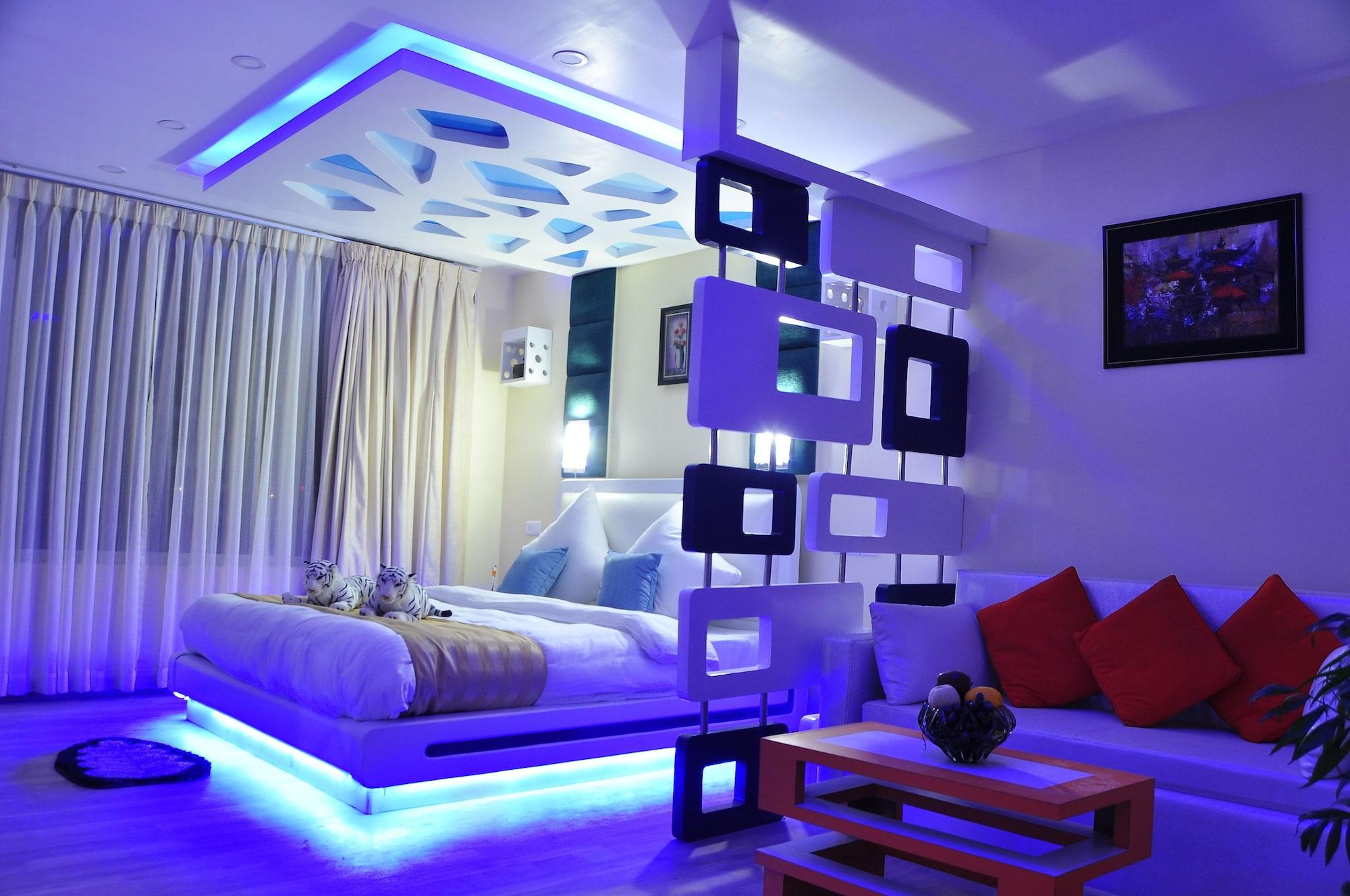 Royal Penguin Boutique Hotel & Spa Kathmandu Exterior foto
