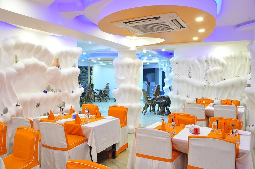 Royal Penguin Boutique Hotel & Spa Kathmandu Exterior foto